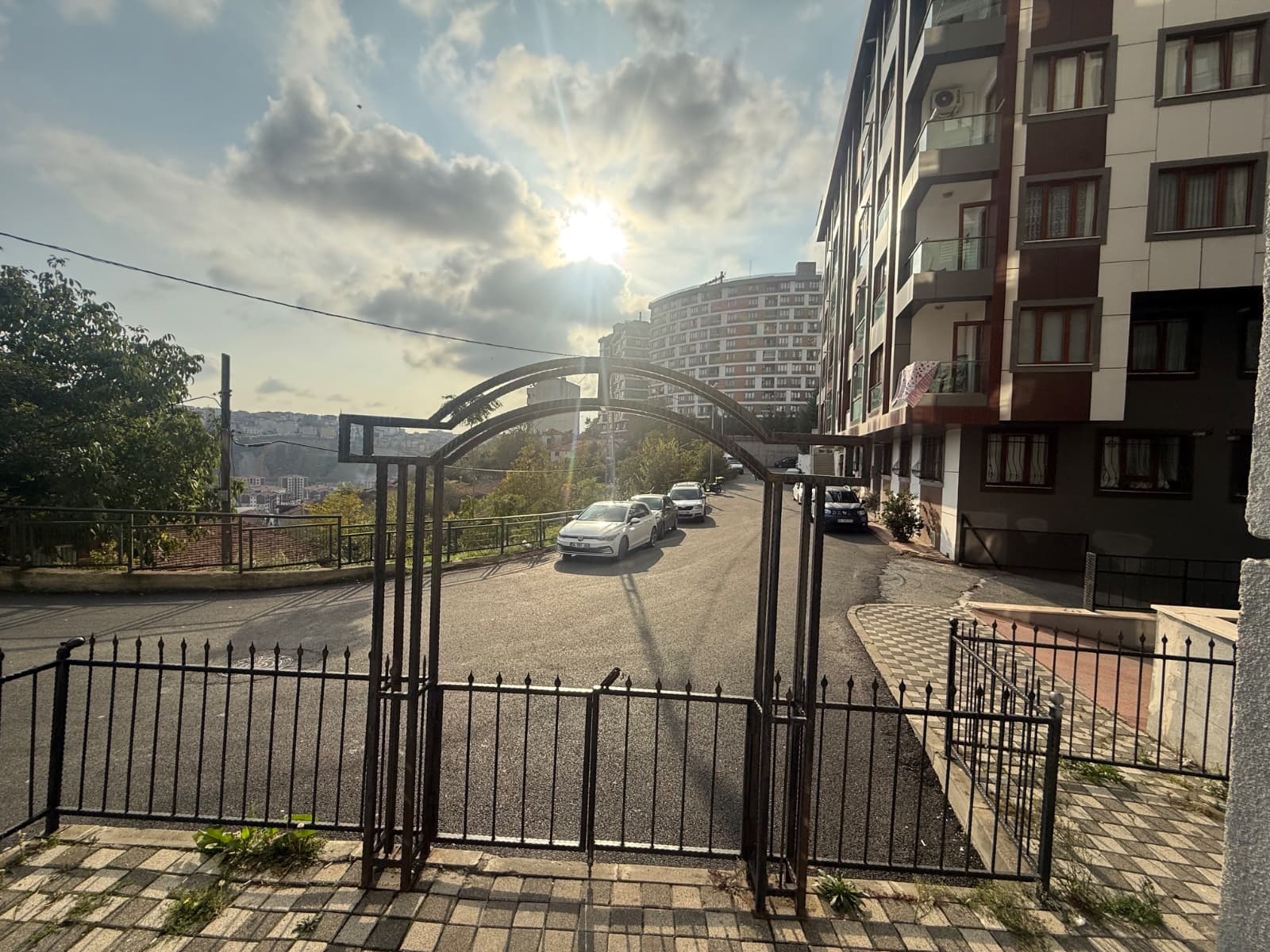 KAPALI OTOPARKLI YÜKSEK GİRİŞ 2+1-75m2